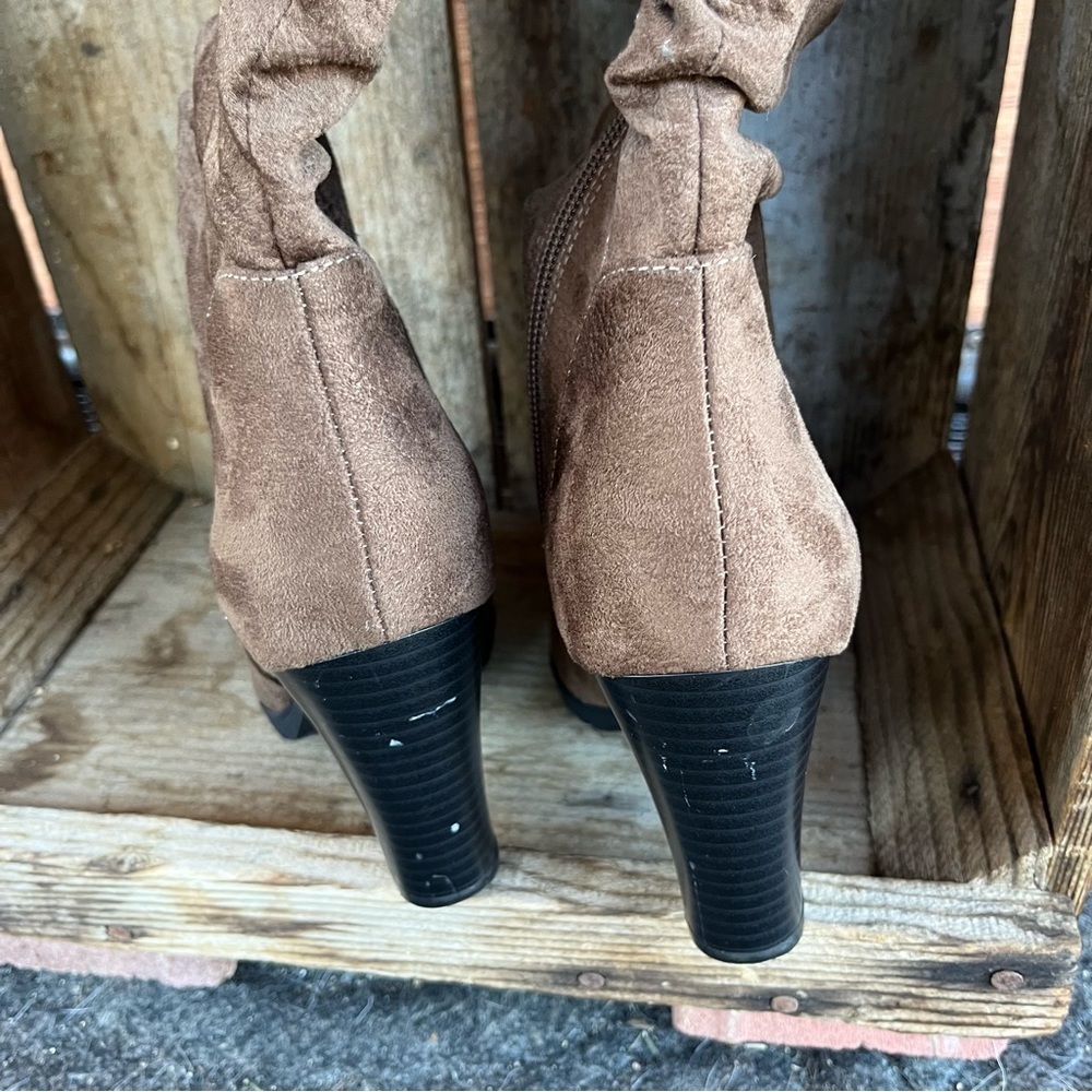 WhiteMT Heeled Boots - Picture 4 of 9